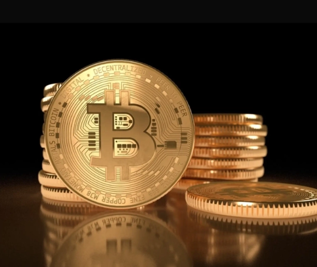 比特币(BTC)短暂回升至11.2万美元